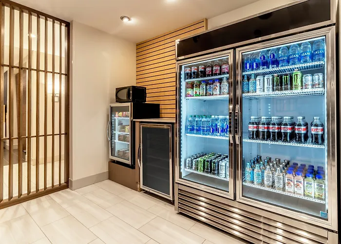 Holiday Inn Express & Suites - Milwaukee West Allis By Ihg